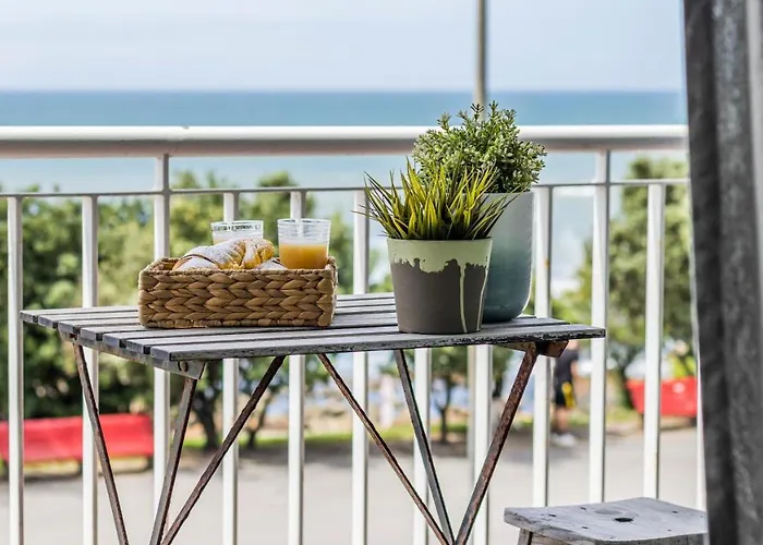 Lovelystay - Porto Beach Apartment